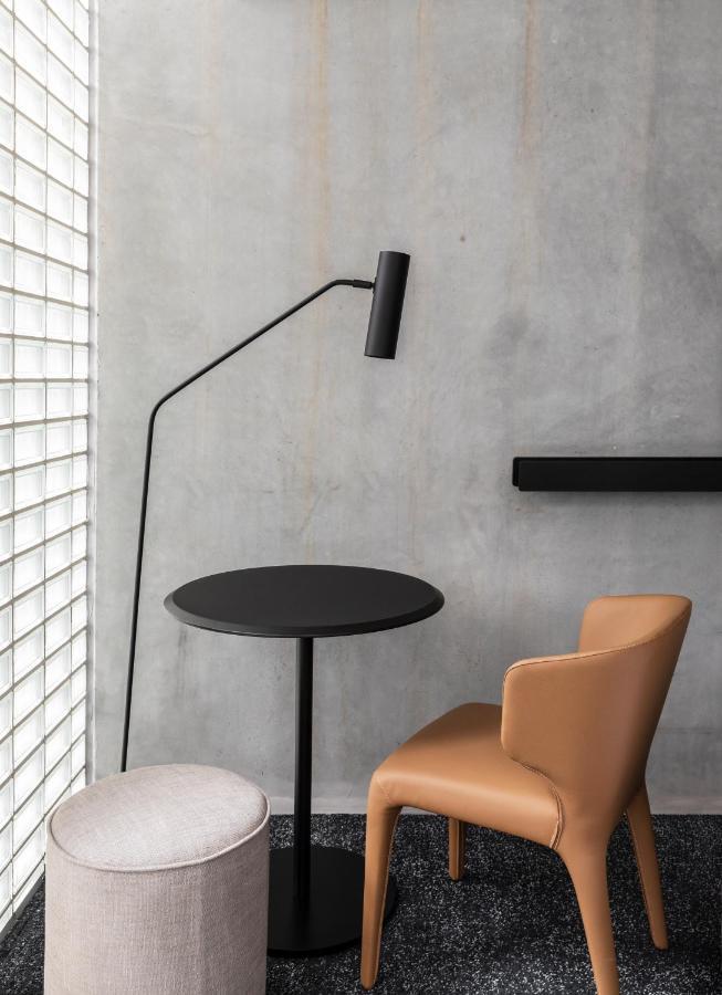 Lancemore Crossley St. Мелбърн Екстериор снимка Floor lamp