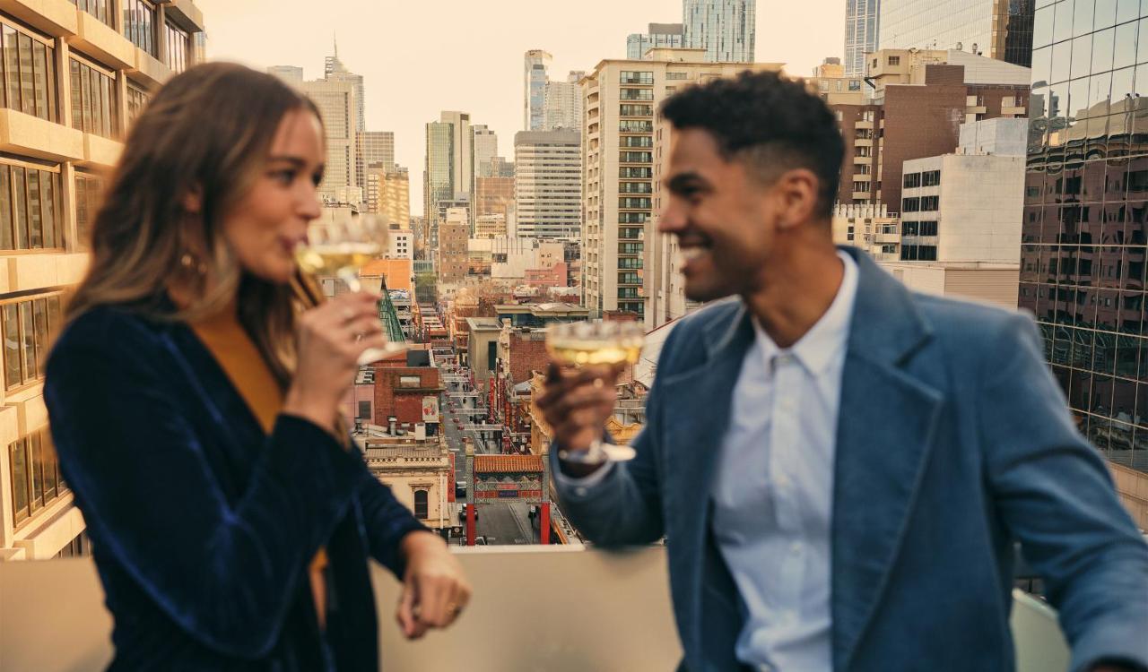 Lancemore Crossley St. Мелбърн Екстериор снимка A couple drinking champagne